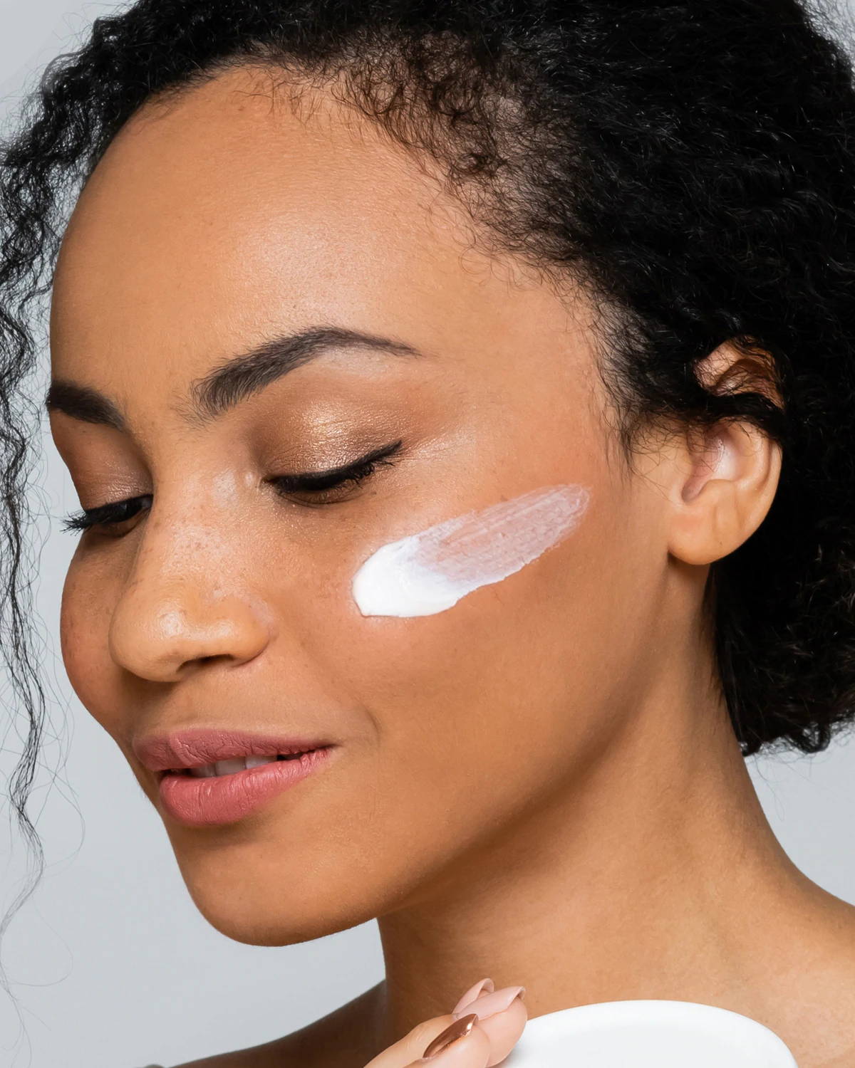 The Best Winter Skincare Routine For Dry Skin: Tips For You